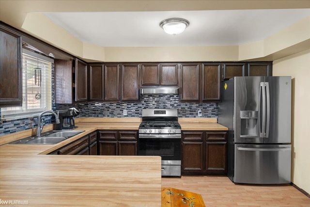 39335 Waldorf Drive, Clinton Twp, MI 48038