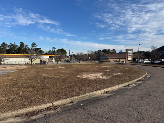 000 Fairfield Dr., Hattiesburg, MS 39402
