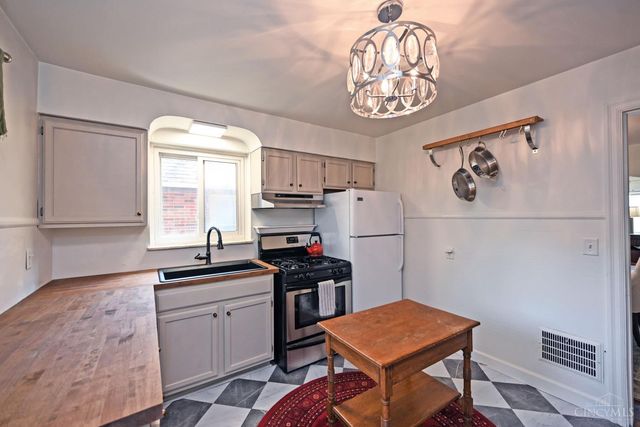 6908 Palmetto Street, Cincinnati, OH 45227
