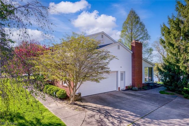 3020 Thunderbird Drive, Poland, OH 44514