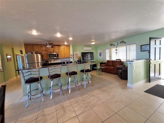 218 22ND STREET NE, Bradenton, FL 34208