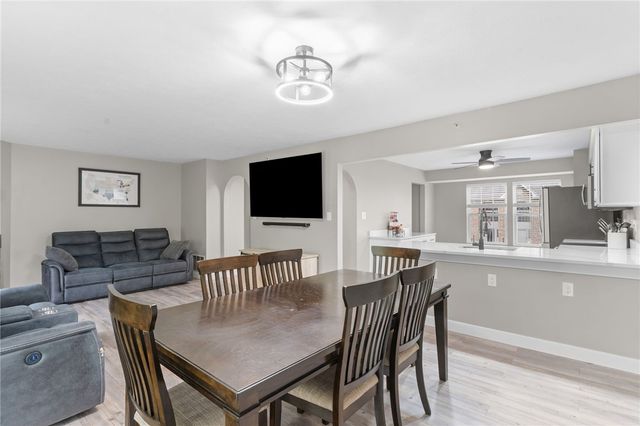 1141 Arrowhead Dr, South Strabane, PA 15301