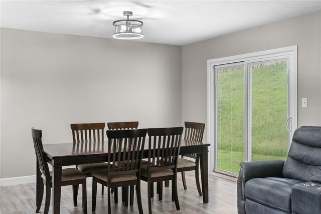 1141 Arrowhead Dr, South Strabane, PA 15301