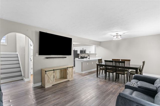 1141 Arrowhead Dr, South Strabane, PA 15301
