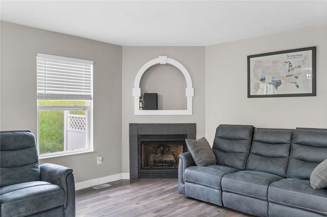 1141 Arrowhead Dr, South Strabane, PA 15301