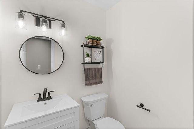 1141 Arrowhead Dr, South Strabane, PA 15301