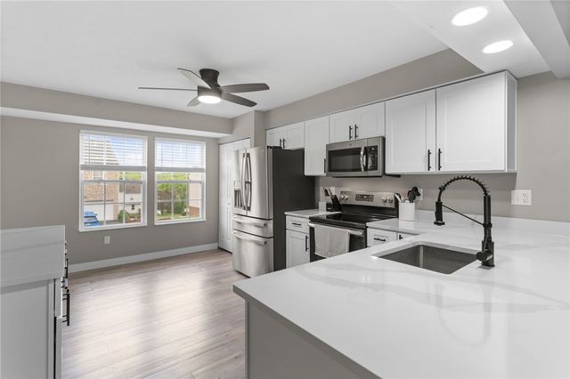 1141 Arrowhead Dr, South Strabane, PA 15301