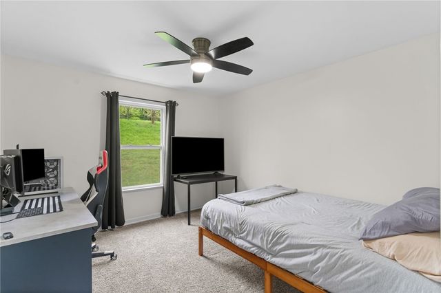 1141 Arrowhead Dr, South Strabane, PA 15301