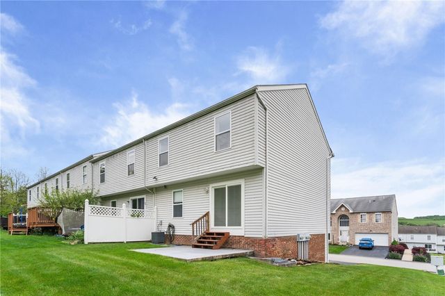 1141 Arrowhead Dr, South Strabane, PA 15301