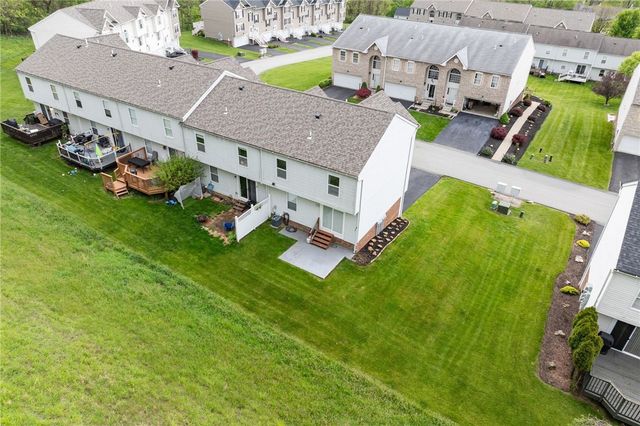 1141 Arrowhead Dr, South Strabane, PA 15301
