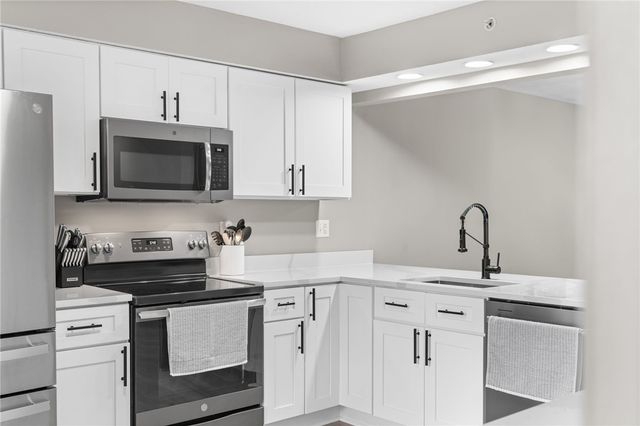 1141 Arrowhead Dr, South Strabane, PA 15301