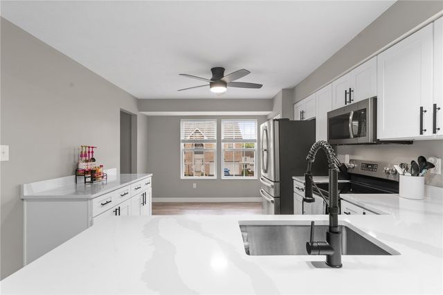 1141 Arrowhead Dr, South Strabane, PA 15301
