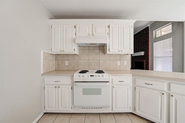 720 E Elder Lane, Mustang, OK 73064