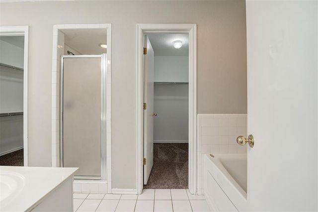 720 E Elder Lane, Mustang, OK 73064