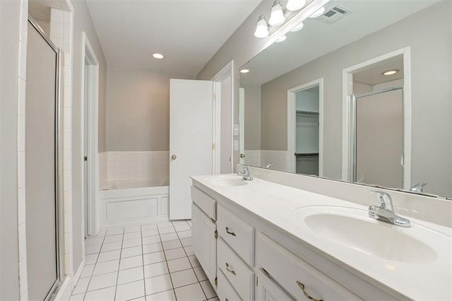 720 E Elder Lane, Mustang, OK 73064