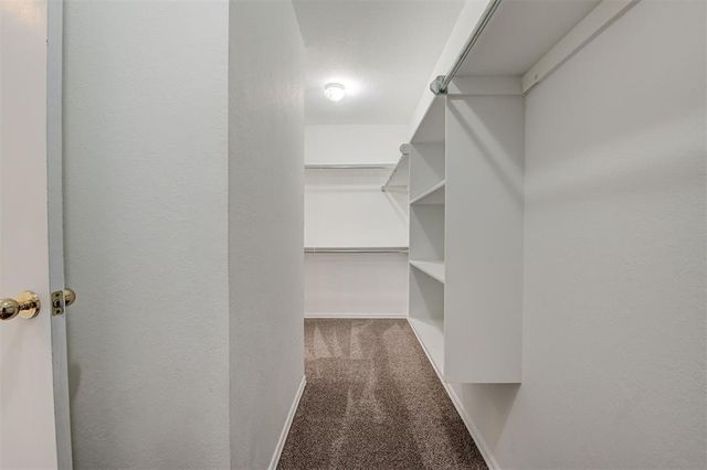 720 E Elder Lane, Mustang, OK 73064