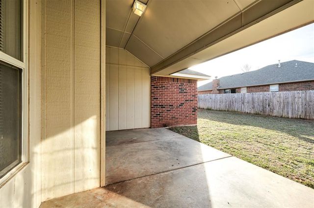 720 E Elder Lane, Mustang, OK 73064