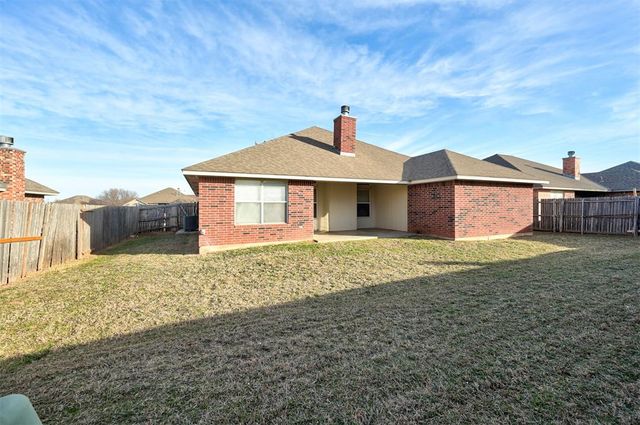 720 E Elder Lane, Mustang, OK 73064