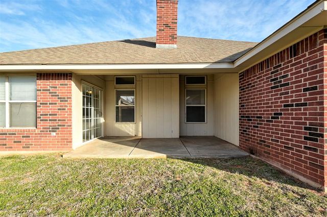 720 E Elder Lane, Mustang, OK 73064