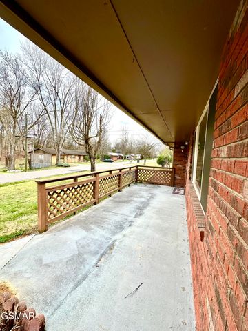 827 Murphy Dr Road, Sevierville, TN 37862