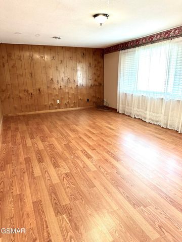 827 Murphy Dr Road, Sevierville, TN 37862