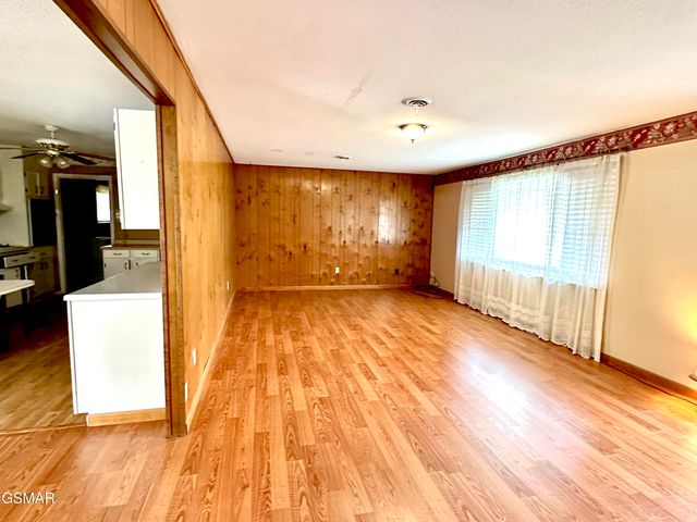 827 Murphy Dr Road, Sevierville, TN 37862