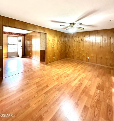 827 Murphy Dr Road, Sevierville, TN 37862