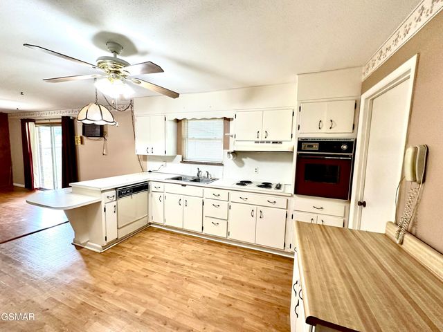 827 Murphy Dr Road, Sevierville, TN 37862