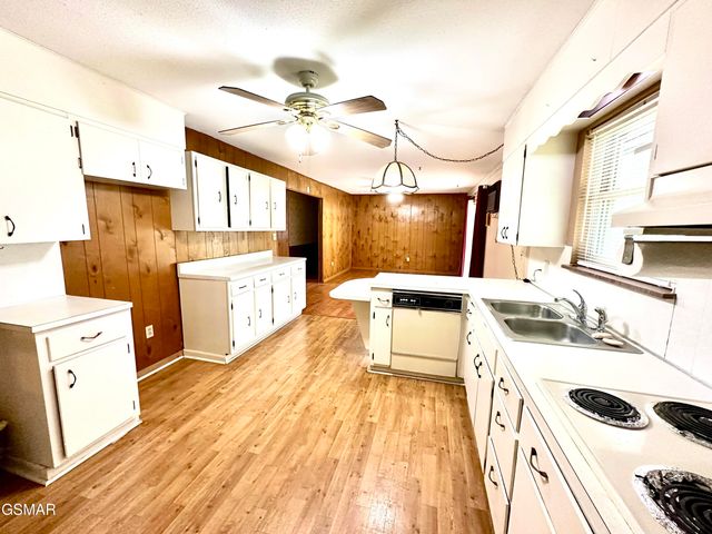 827 Murphy Dr Road, Sevierville, TN 37862