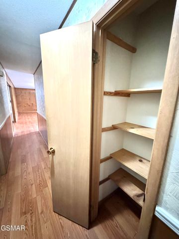 827 Murphy Dr Road, Sevierville, TN 37862