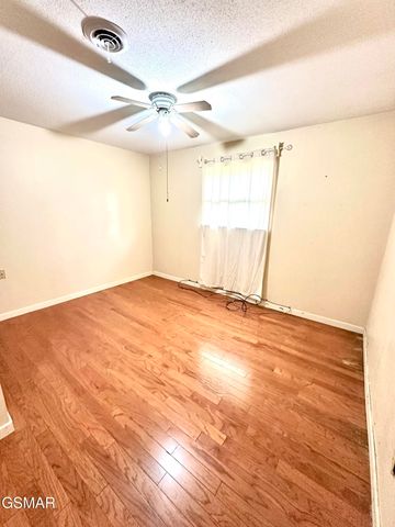 827 Murphy Dr Road, Sevierville, TN 37862