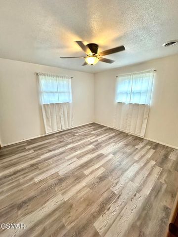 827 Murphy Dr Road, Sevierville, TN 37862