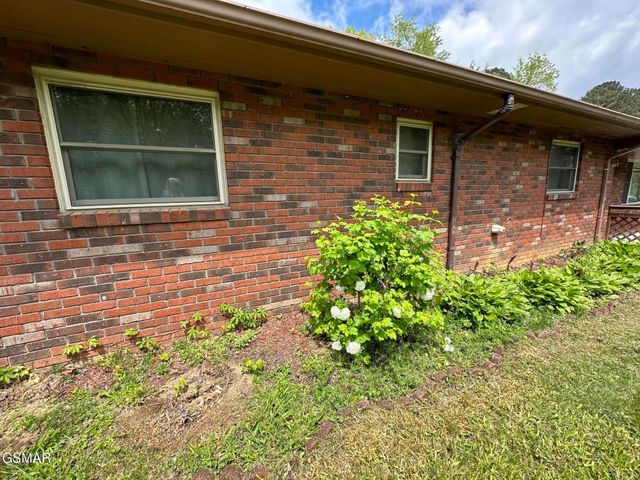 827 Murphy Dr Road, Sevierville, TN 37862