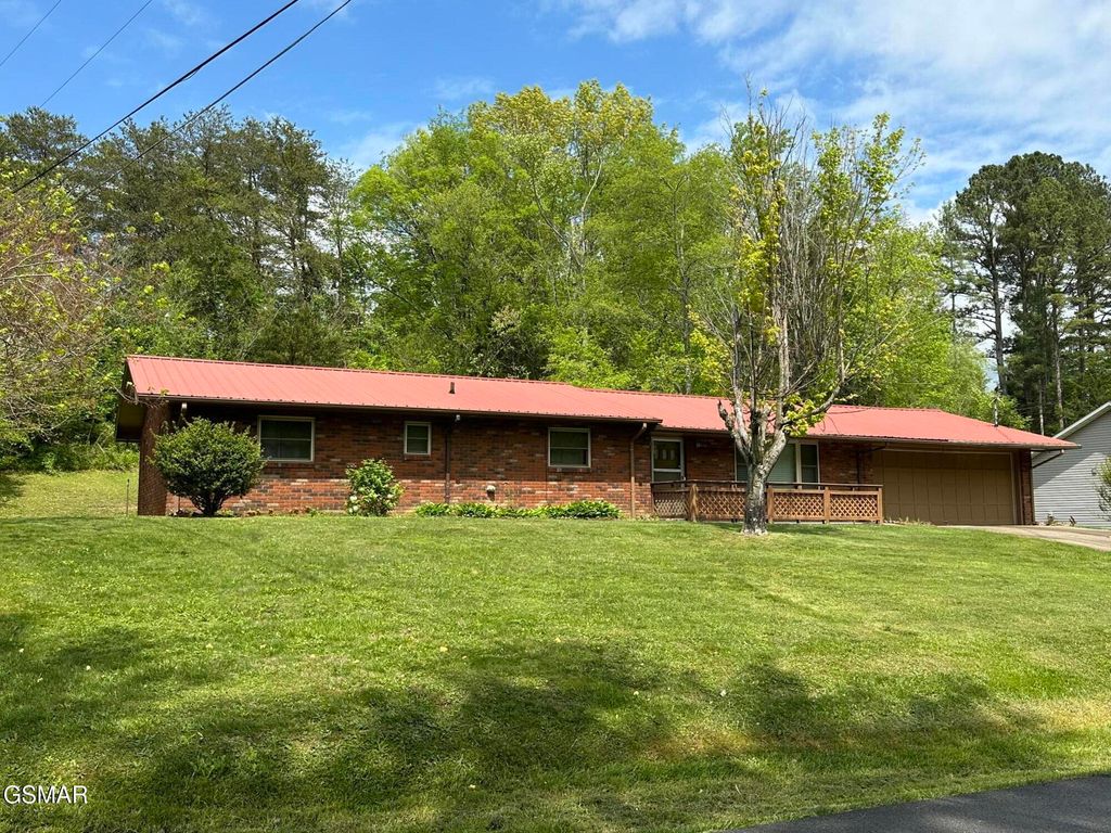 827 Murphy Dr Road, Sevierville, TN 37862