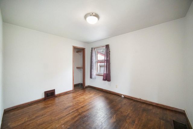 7230 Mclaughlin Avenue, Hammond, IN 46324