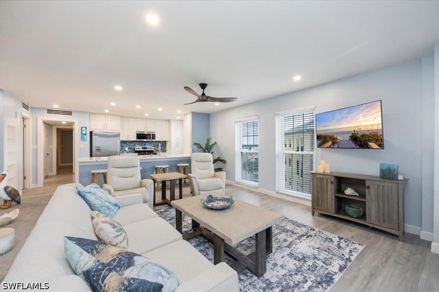 3483 Gulf Shore BLVD N 604, Naples, FL 34103