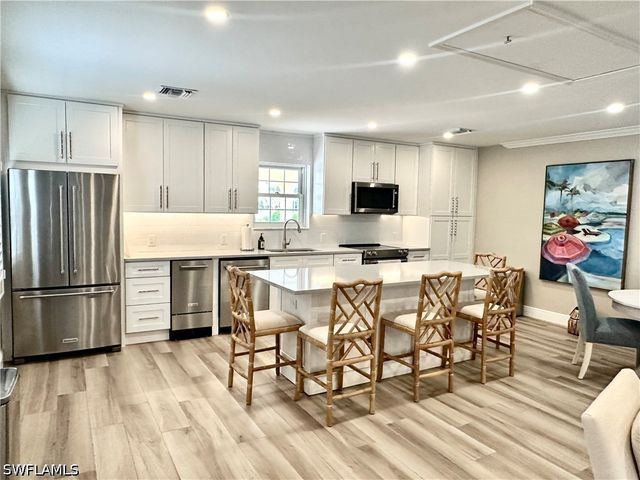 3483 Gulf Shore BLVD N 604, Naples, FL 34103