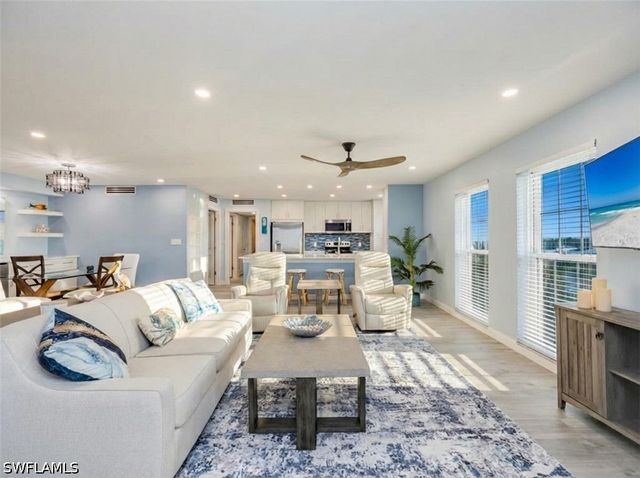 3483 Gulf Shore BLVD N 604, Naples, FL 34103