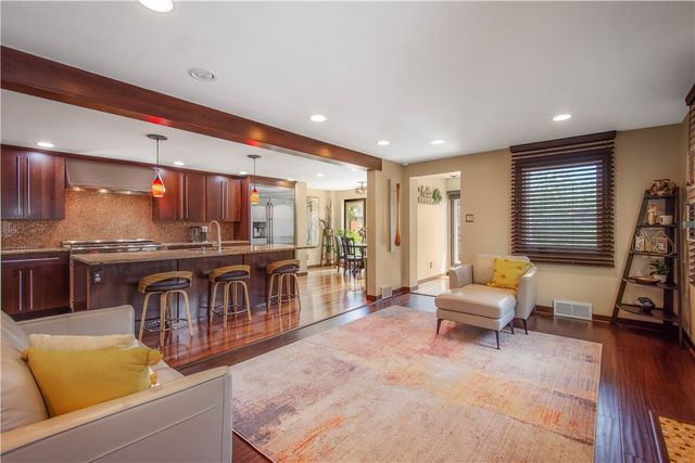 1122 Hillsview Ter, Green Tree, PA 15220