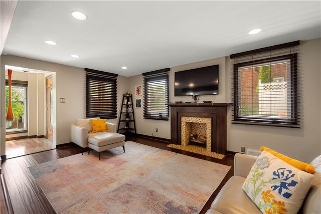1122 Hillsview Ter, Green Tree, PA 15220