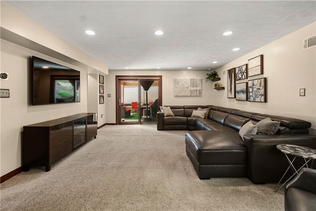 1122 Hillsview Ter, Green Tree, PA 15220
