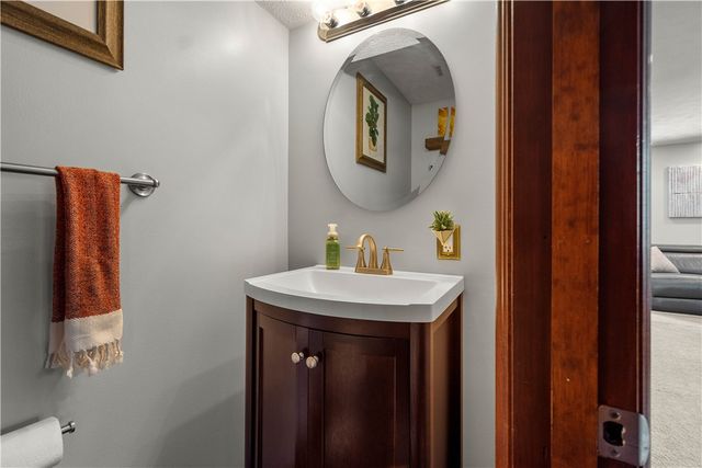 1122 Hillsview Ter, Green Tree, PA 15220