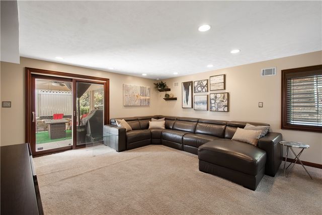 1122 Hillsview Ter, Green Tree, PA 15220