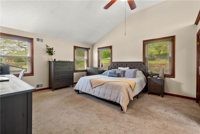 1122 Hillsview Ter, Green Tree, PA 15220