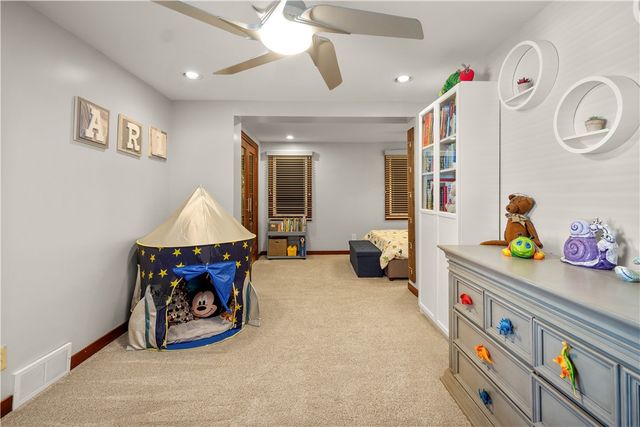 1122 Hillsview Ter, Green Tree, PA 15220