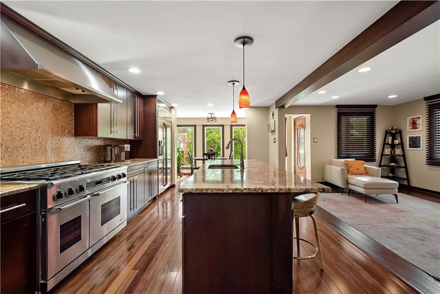 1122 Hillsview Ter, Green Tree, PA 15220