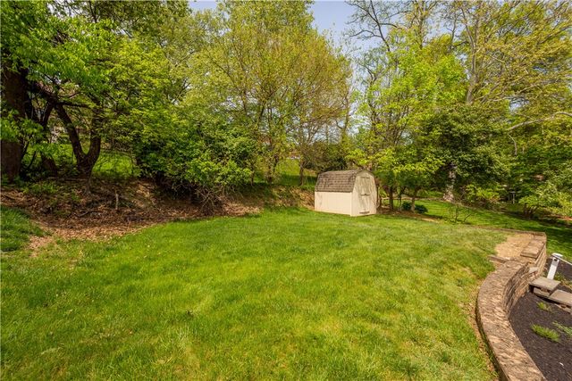 1122 Hillsview Ter, Green Tree, PA 15220