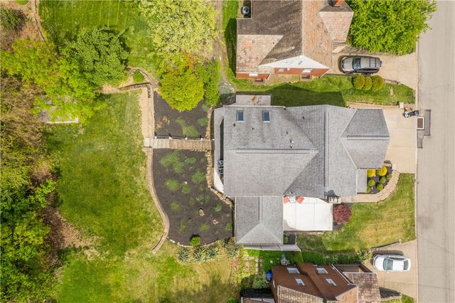 1122 Hillsview Ter, Green Tree, PA 15220