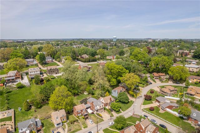 1122 Hillsview Ter, Green Tree, PA 15220