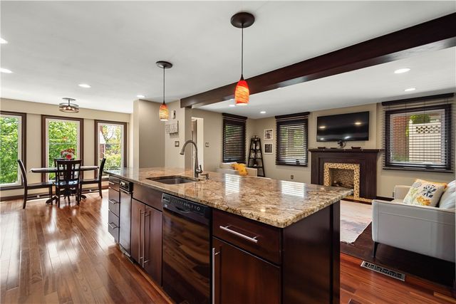 1122 Hillsview Ter, Green Tree, PA 15220